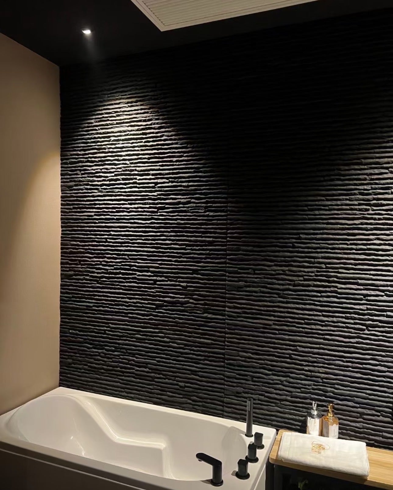 3D Faux Stone Wall Panels, 4 PCS PU Wainscoting Panel For Interior Wall Decor, Flame-resistant & Lightweight & Waterproof,for TV Wall, Office, Living Room, 47.24 X 23.62 Flowing Stone Space Black