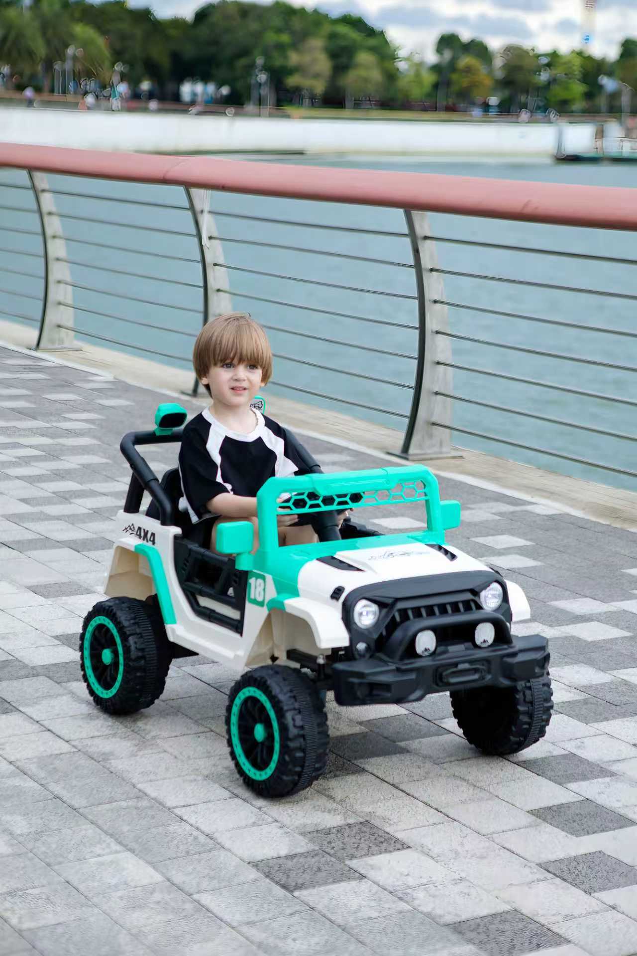 12V Ride On Car With Parent Remote Control, Toddler Electric Car With Spring Suspension, LED Lights & Music Player - Safe Battery Toy For Kids, Christmas & Birthday Gift  WIGHT GREEN