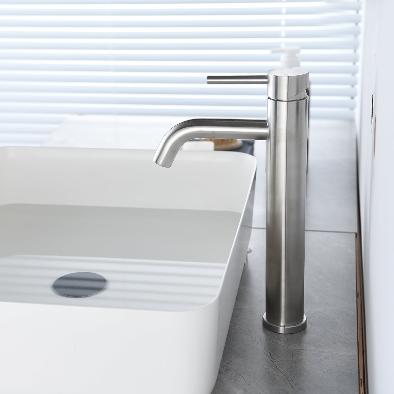 Single Hole Single Handle Bathroom Sink Faucet, Modern Design, Easy To Install, Available In Matte Black Brushed Nickel Brushed Gold