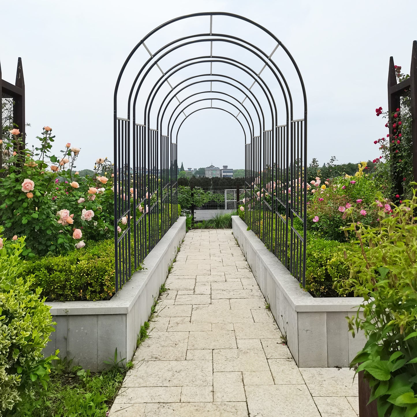 Metal Garden Arch L42.24'' X W17.52'' X H85.82'' Climbing Plants Support Rose Arch Outdoor Black