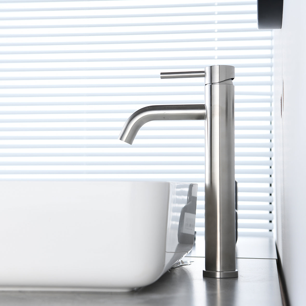 Single Hole Single Handle Bathroom Sink Faucet, Modern Design, Easy To Install, Available In Matte Black Brushed Nickel Brushed Gold