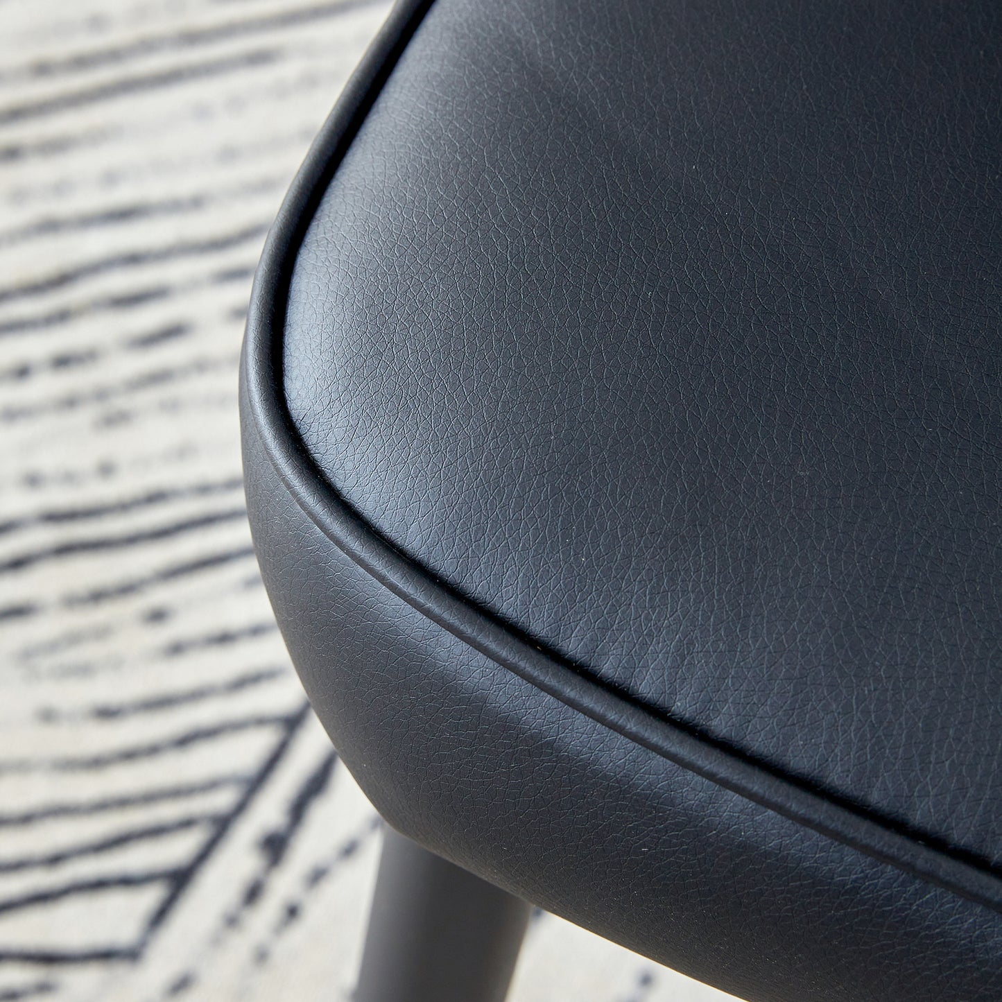 Modern Black PU Chair Set - Six Pieces, The Backrest Has A Vertical And Smooth Line Design.Suitable For Placement In Kitchen, Living Rooms, And Other Venues.