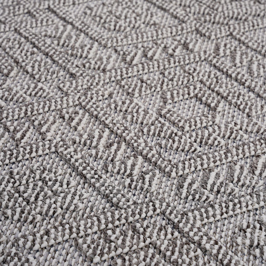 Guros  4X6 White  White  Traditional Indoor  Outdoor Area Rug