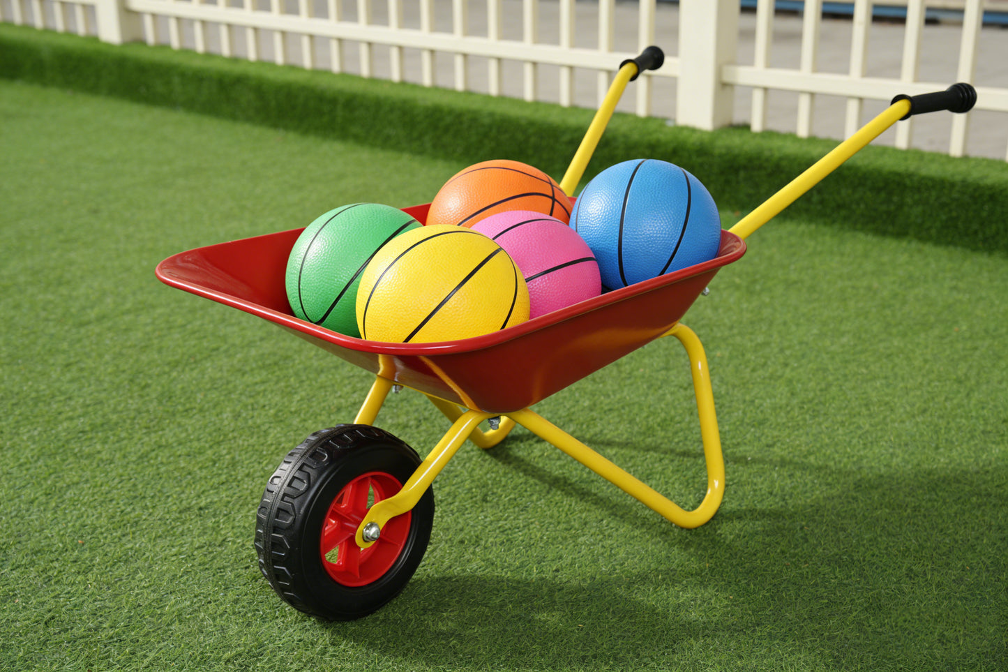 Children's Metal Wheelbarrow, Maximum Load Capacity 33LBS,children's Heavy Wheelbarrow, Metal Structure Wheelbarrow, Steel Tray, Can Be Used In Gardens, Loading Leaves, Soil, Sand, Etc. Red