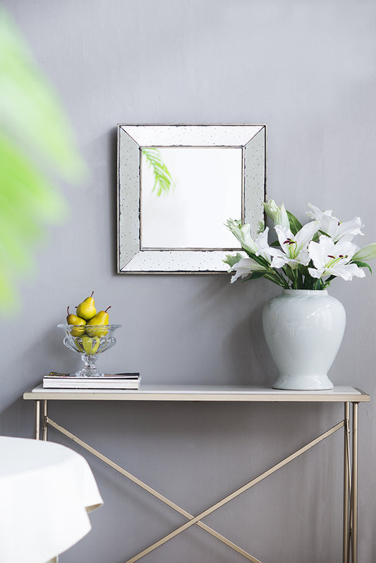18  X 18  Distressed Silver Square Accent Mirror  Traditional Style Framed Wall Mirror For Living Room  Entryway  Office  Bedroom  Hallway